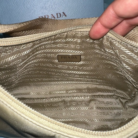 Re-Nylon Prada Re-Edition 2000 mini bag Cream Shoulder Bag with Signature Logo - Picture 6 of 12